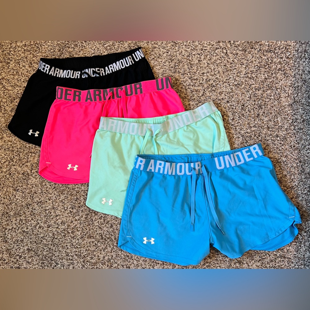 4 pairs of Under Armour shorts, size M